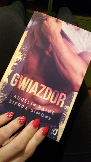 „Gwiazdor” Laurelin Paige, Sierra Simone