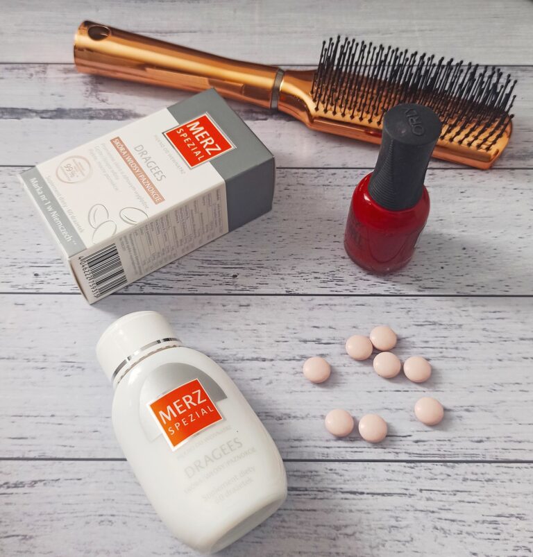 Włosy wypadają mi garściami – co robić?